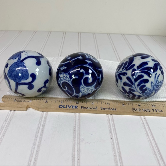 Chinoiserie blue & white 3” ceramic orbs - Picture 3 of 4
